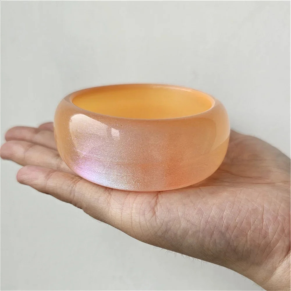 Fashion Round Jelly Colored Shiny Powder Acrylic Bangle Bracelet with Simple Geometry Beautiful Wide Face Resin Bracelet Girl 241227