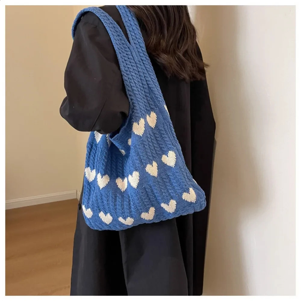 Fashion Casual Knitted Winter Womens Bags Female Large Capacity Versatile Heart-Shaped Simple Handbag Shoulder 241227