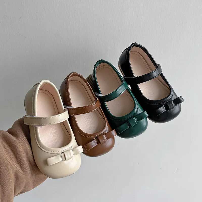 Princess Girls Shoes Kids Leather Shoes for Girls 2024 New Children Casual Flats Fashion Bowknot Single Shoes for Wedding Couple W241228