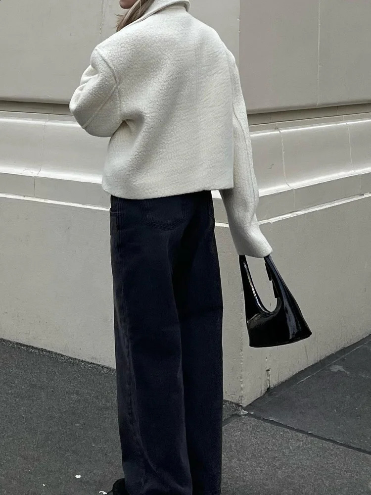 Women Fashion White Lapel Sherpa Jacket Chic Casual Long Sleeved Zipper Streetwear High Street Commute Ladies Outerwear 241227