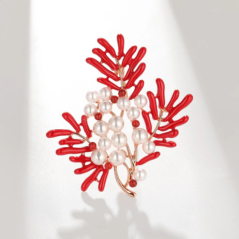Red Maple Leaf Coral Pearl Brooch Pin for Women Jewelry Christmas Gifts Brooches for Clothing 241227