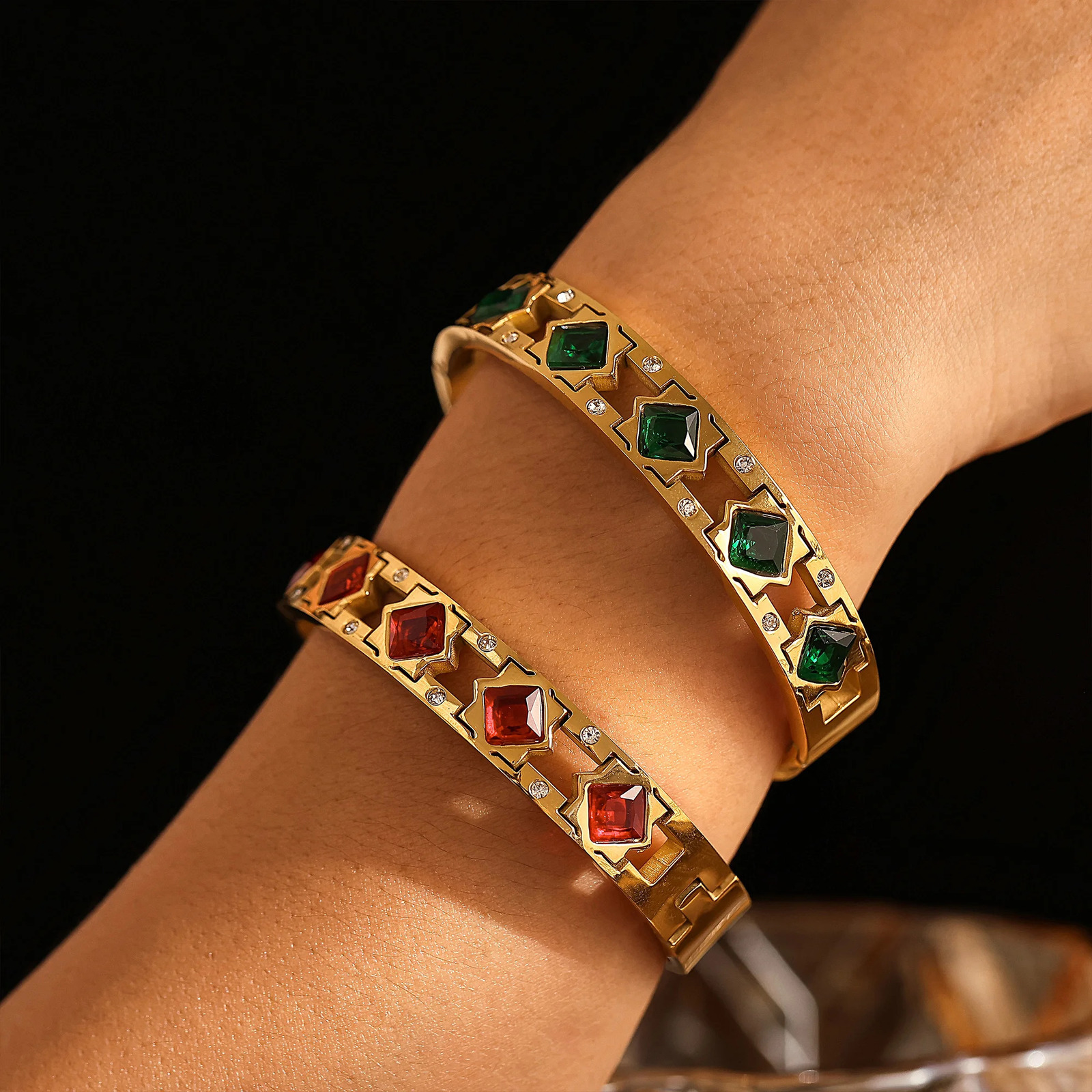 Openable Stainless Steel Bracelets For Women 18k Gold Plated Inlaid Square Zircon And Glass Stone Hollowed Womens Cuff Bracelet 241227