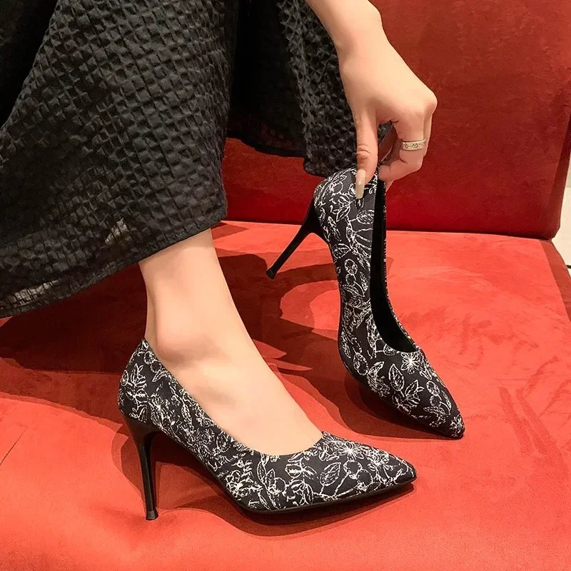 Summer Vintage Fashion with A Girl Evening Gown Cheongsam Banquet Pointy Thin Heels Large Size High Heels Women Shoes 241228