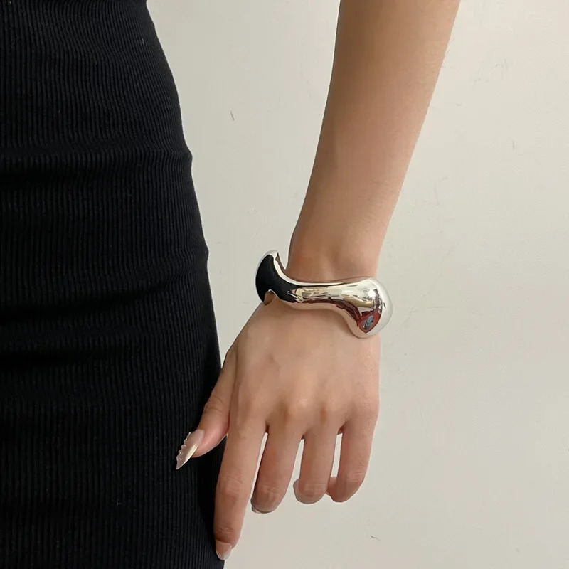 Geometric Irregular Glossy Wave Opening Light Premium Sense Delicate Stacking Bracelet 241227