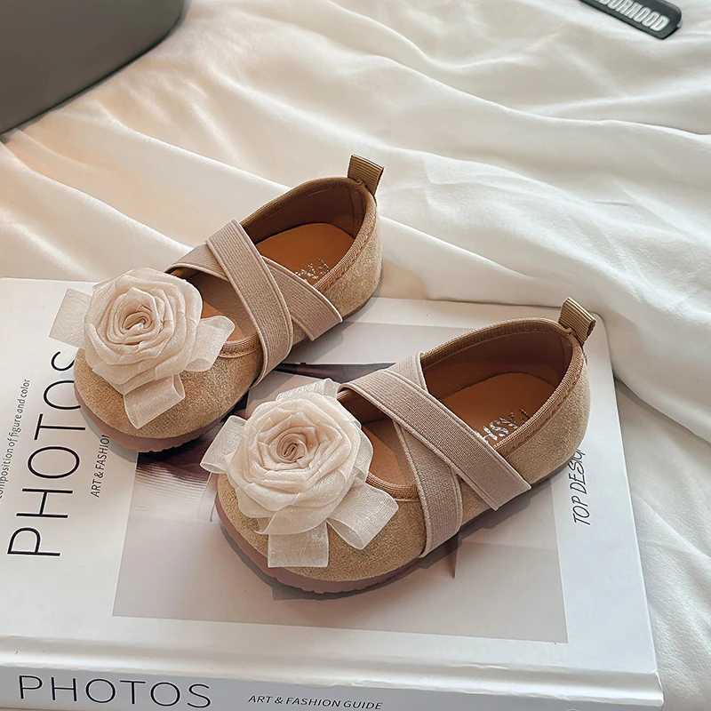 Autumn Girl Princess Shoes Velvet Stickers Elegant Childrens Ballet Apartment Cross with Lights Autumn Wedding Par Childrens Shoes W241228