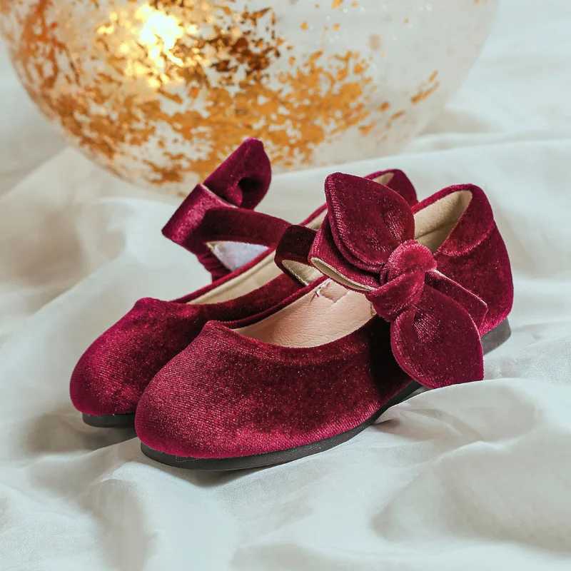 Fashionable baby girl princess velvet bow shoes elegant childrens flat shoes with soft soles for spring summer and winter birthdays baby shoes W241228