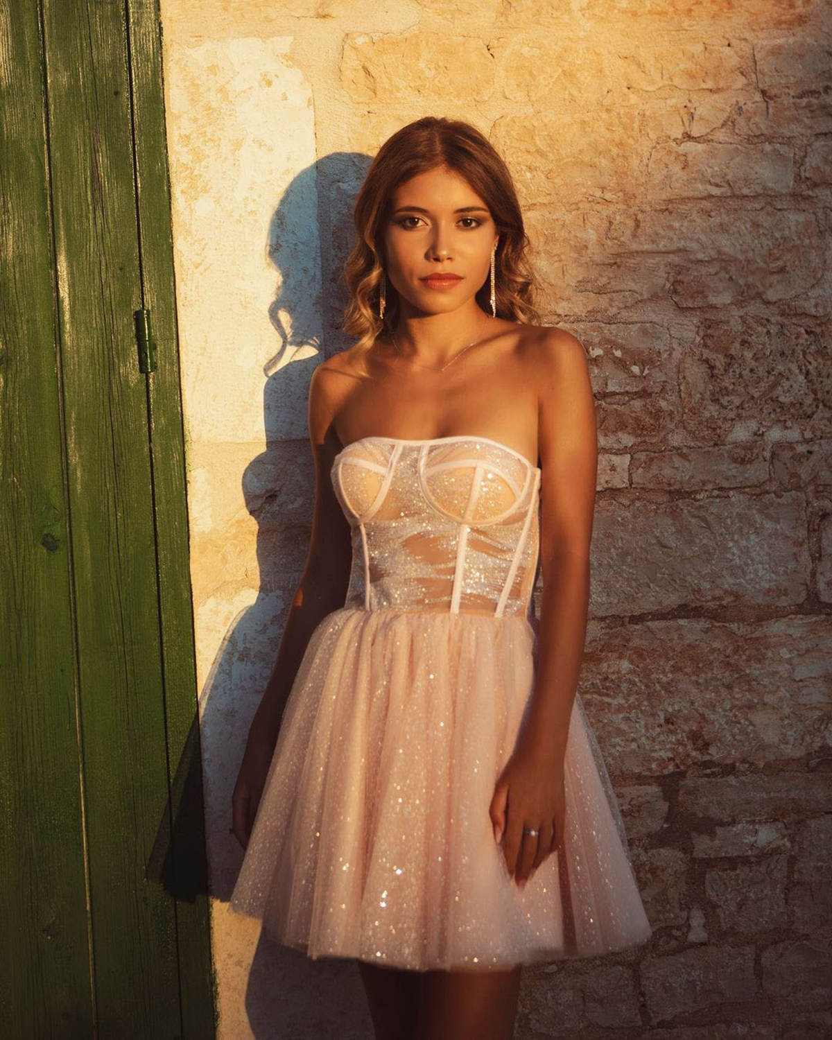 Exquisite Evening Dresses A Line Sequins Strapless Backless Appliques Above-Knee Length Prom Party Dress Detchable Train Vestido De Noite Custom Made