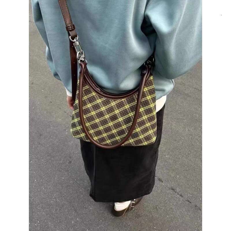 Retro Green Plaid Armpit New Versatile, Large Capacity Portable Bucket Bag, Single Shoulder Crossbody Bag