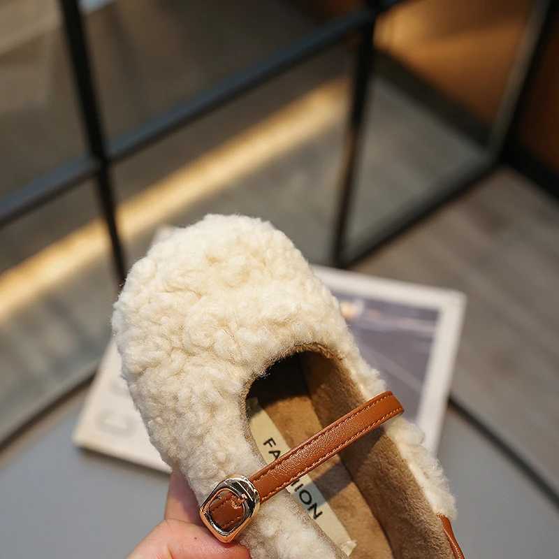 Super comfortable fur Mary Janes childrens shoes with new designer metal buckle childrens cotton pad winter shoes for children H08067 W241228