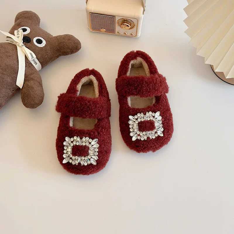 Winter crystal baby flat shoes plush warm childrens princess shoes shallow hook and loop anti slip childrens fashionable shoes W241228