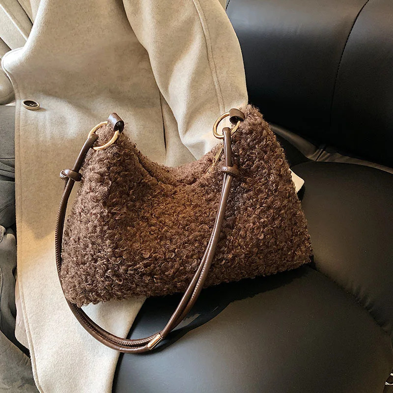 2023 New Plush Fabric Women's Shoulder Crossbody Small Fashion Lambs Wool Fluffy Fur Winter Female Bag Designer Handbags Convertible Bags
