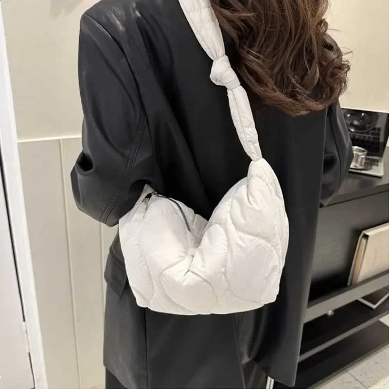 Puffer Shoulder Bag for Women Soft Down Cotton Padded Tote Handbag Purse Quilted Cross Body Bag Solid Color Bubbles Cloud Bag 241227