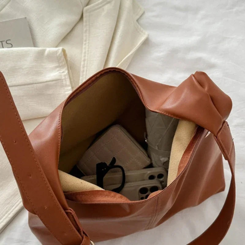 Fashion Korean Version Large Capacity Single Cross-body Bag Womens Handbag Simple Casual Commuting PU Leather Shoulder Tote Bag 241228