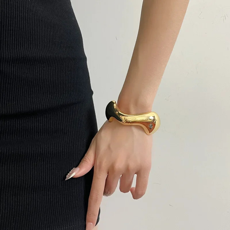 Geometric Irregular Glossy Wave Opening Light Premium Sense Delicate Stacking Bracelet 241227