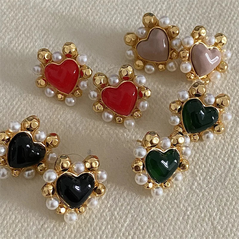 Japanese and Korean vintage Red Black pink Green love delicate and small ladies daily commute every pair of small earrin 241226