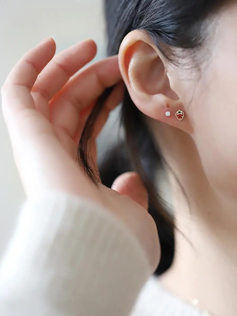 GOLDtutu Pure 9K Gold Earrings Lovely Red Strawberry Mini Japanese and Korean Fruit Earbone Fine kj475 241226