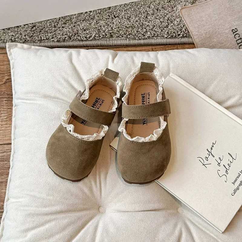 Spring and Autumn Childrens Flat Shoes Ruffles Shallow Preschoolers Girls Princess Shoes Soft Hook and Loop Anti slip Childrens Single Shoes W241228