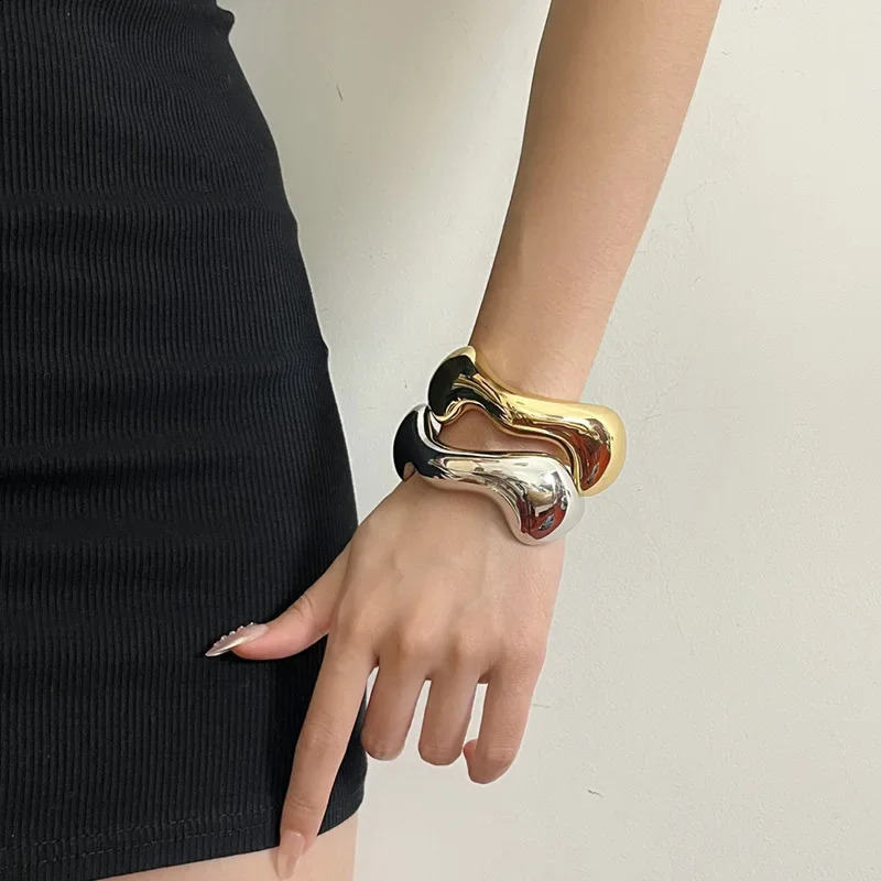 Geometric Irregular Glossy Wave Opening Light Premium Sense Delicate Stacking Bracelet 241227