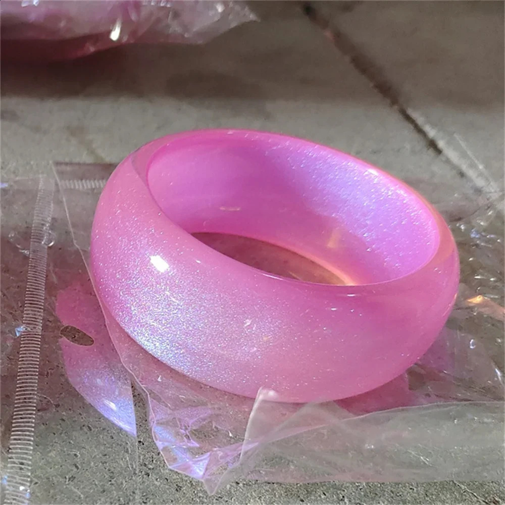 Fashion Round Jelly Colored Shiny Powder Acrylic Bangle Bracelet with Simple Geometry Beautiful Wide Face Resin Bracelet Girl 241227