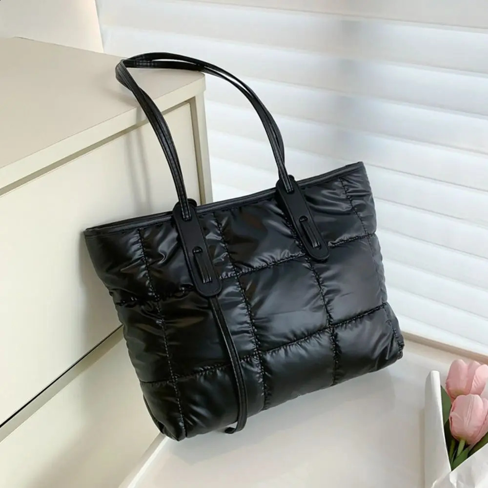 Women Large Capacity Winter Cotton Padded Shoulder Bag Black Handbags Casual Tote Bags For Girls Fashion Travel Handle Bag 241227