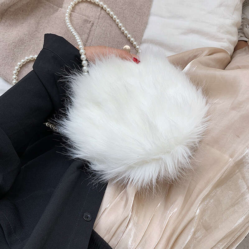 Internet Famous Plush For Women In Winter, New Pearl Chain, Stylish Versatile, With A Single Shoulder And Crossbody Small Round Bag