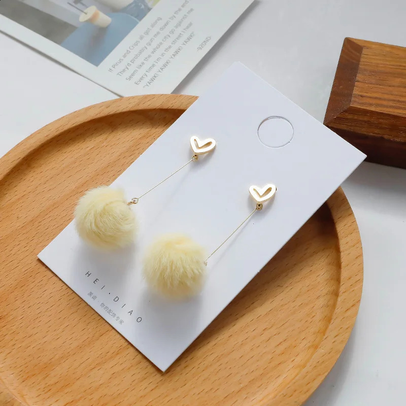 Korean Sweet Hair Ball Stud Earring for Women Jewelry Black Red Crystal Female Personality Simple Pink Plush Fur Earing 241226