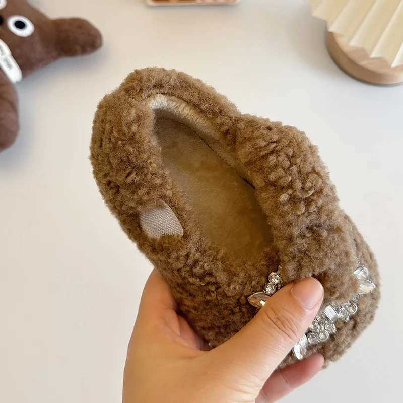 Winter crystal baby flat shoes plush warm childrens princess shoes shallow hook and loop anti slip childrens fashionable shoes W241228