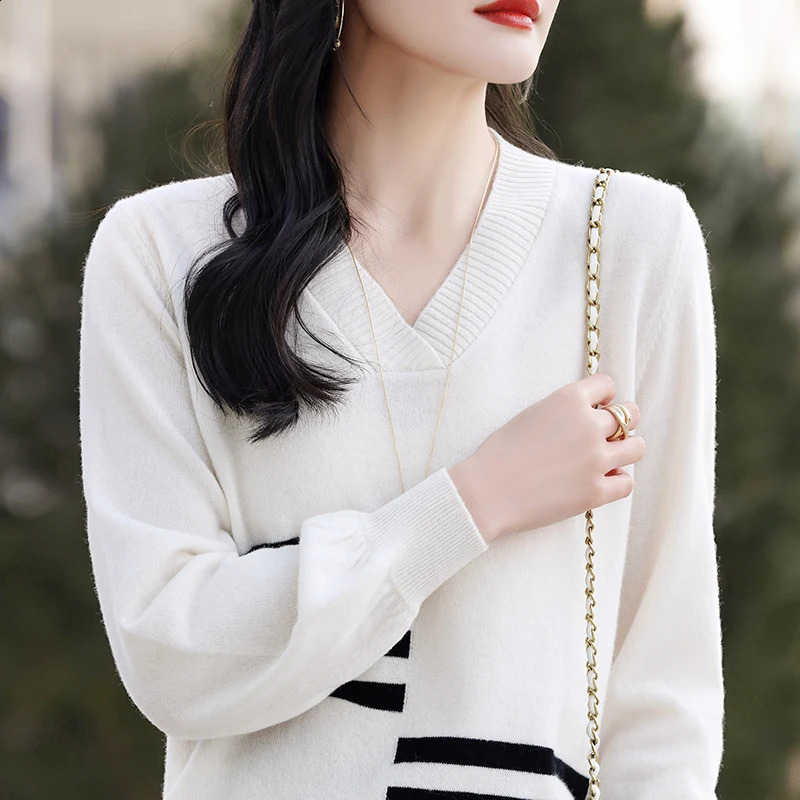 Horizontal strip FallWinter 100 Merino wool cashmere pullover Womens Vneck warm bottom knit shirt top 241223