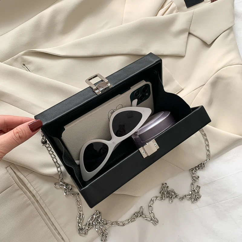 Retro Magnetic Tape Radio Style Square Bag Womens Shoulder Crossbody Fashionable and Leisure Pop 241227