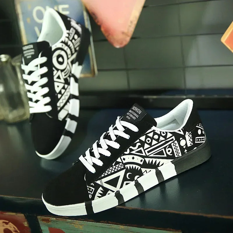 Graffiti Canvas Mens Outdoor New Men Sneakers Casual Printing Fashion Flat Vulcanized Shoes Man zapatillas hombre ddmythur
