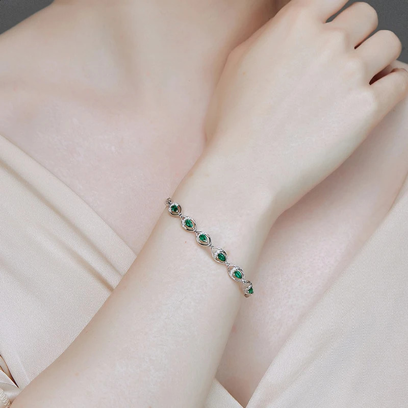 Women Bracelet 925 Silver Jewelry Water Drop Shaped Emerald Gemstone Fashion Accessories Wedding Party Engagement Gift 241227