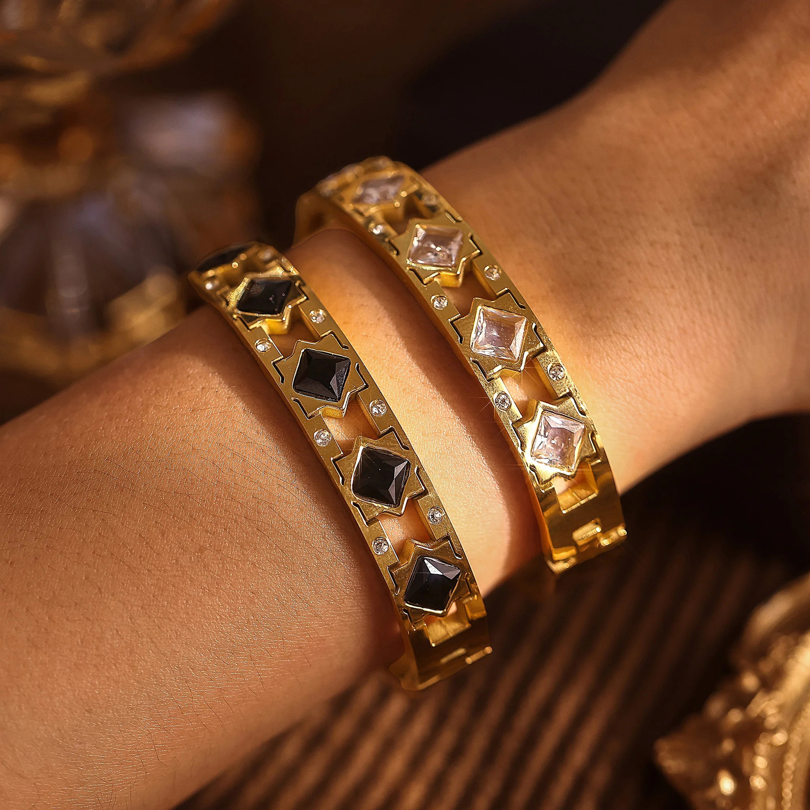 Openable Stainless Steel Bracelets For Women 18k Gold Plated Inlaid Square Zircon And Glass Stone Hollowed Womens Cuff Bracelet 241227