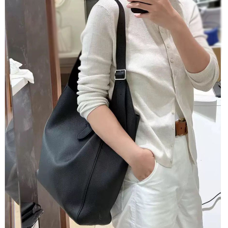 Hobo Bucket Shoulder 2024 New Designer Fashion Women Genuine Leather Large Capacity Shopping Office Vintage Bag
