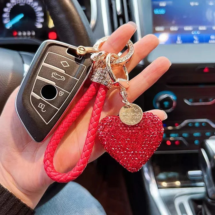 Full diamond love key Chain studded leather rope Heart-shaped Car key chain Female exquisite pendant Car accessories interior 241227