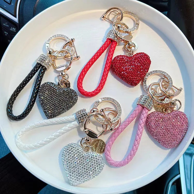 Full diamond love key Chain studded leather rope Heart-shaped Car key chain Female exquisite pendant Car accessories interior 241227