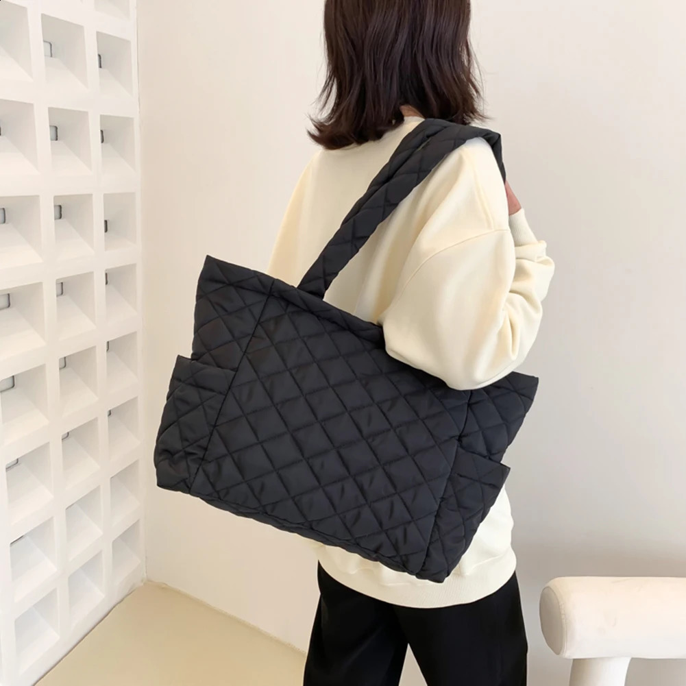 Lattice Pattern Shoulder Bag Space Cotton Handbag Women Large Capacity Tote Bags Feather Padded Ladies Quilted Shopper Bag 241227