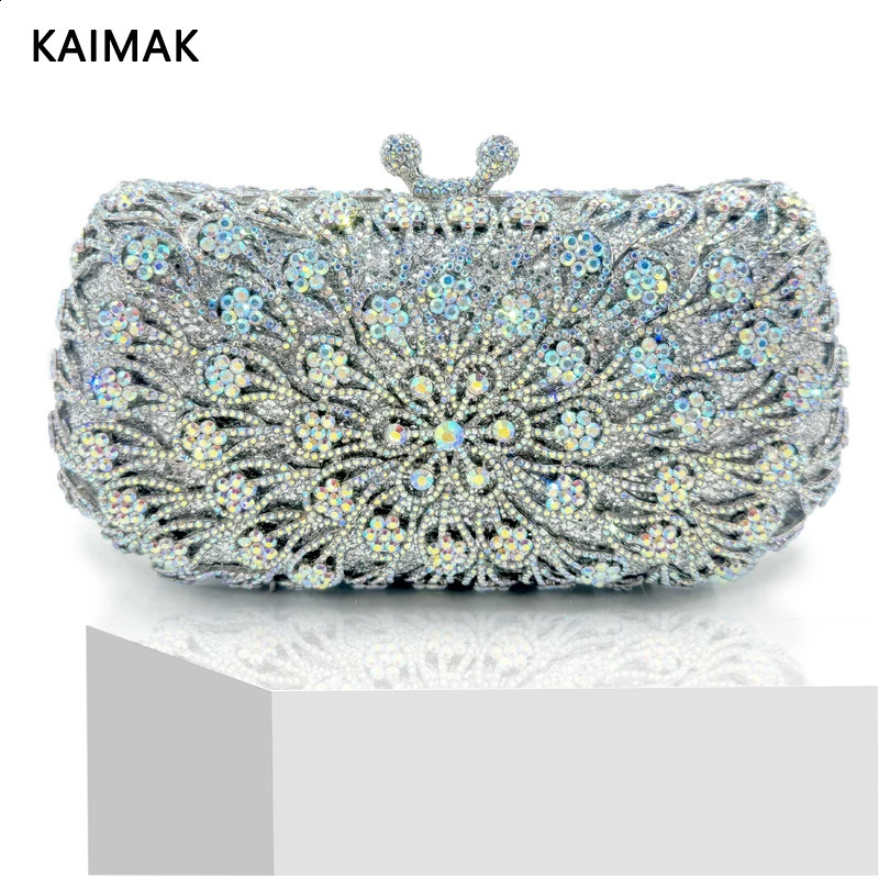 Latest Wedding Womens Handbag Diamond Dinner Bag Rhinestone Hand Crystal Hollow Bag Party Christmas Gift Evening Bag 241227