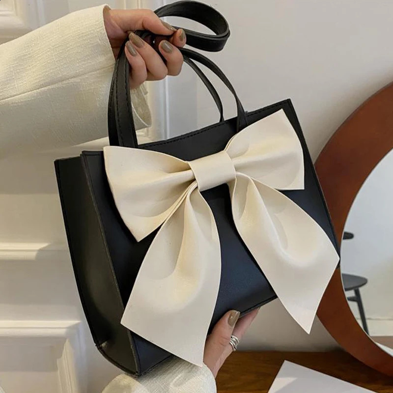 Bow Shaped Shoulder Bag For Women Fresh And Large Capacity Portable Tote Bag 241223