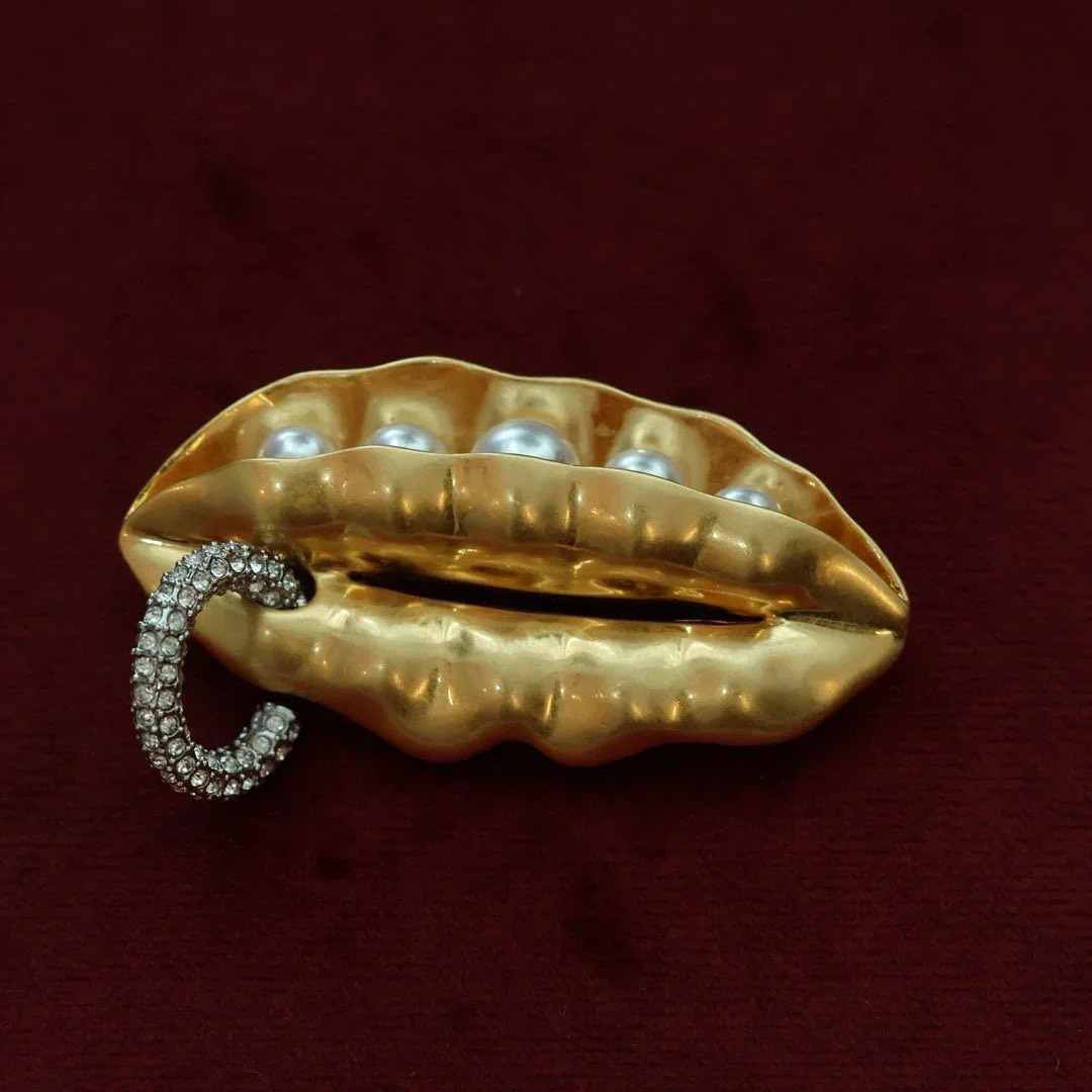 Europe Pea Lips Pearl Crystal Brooch Woman Top Quality Jewelry Accessories Trend 241227