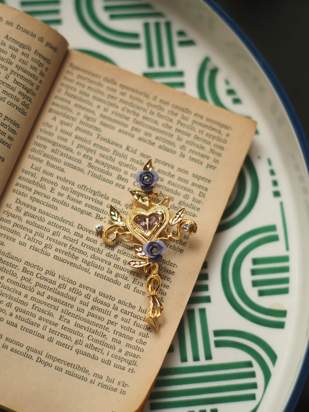 Dark Night Rose Brooch Lacroix Medieval Vintage Cross Brooch Heavy Industry Gold Plated 241227