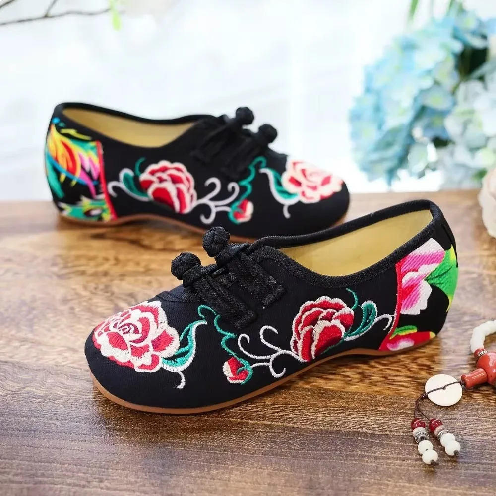 Womens Shoes Fashion Vintage Elegant Ethnic Style Embroidery Streetwear Chinese Casual for Women Hanfu Comfortable 241225