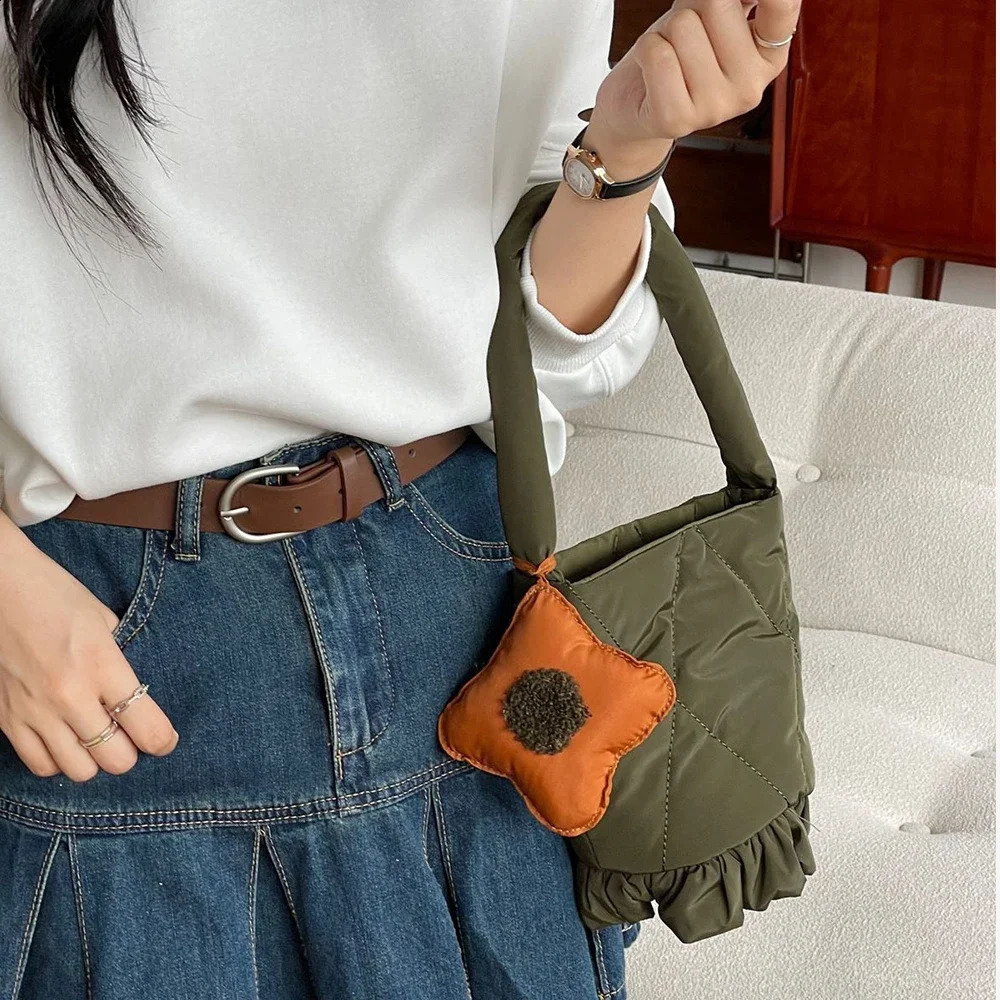 Cute Flower Quilted Bucket Bag Lingge Padded Shoulder Bag Space Cotton Tote Bags for Women Handbags 2025 Nylon Shopper 241227