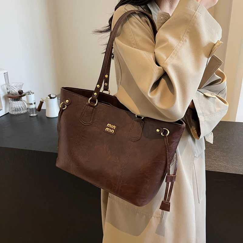 New Large Capacity PU Leather Single Shoder Tote Bag Outdoor Fi Simple Leisure Versatile Sports Storage Bags Z241229