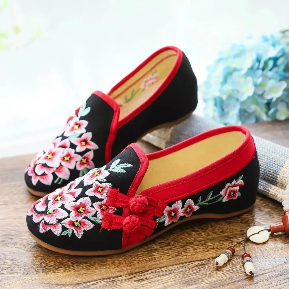 Womens Shoes Fashion Vintage Elegant Ethnic Style Embroidery Streetwear Chinese Casual for Women Hanfu Comfortable 241225