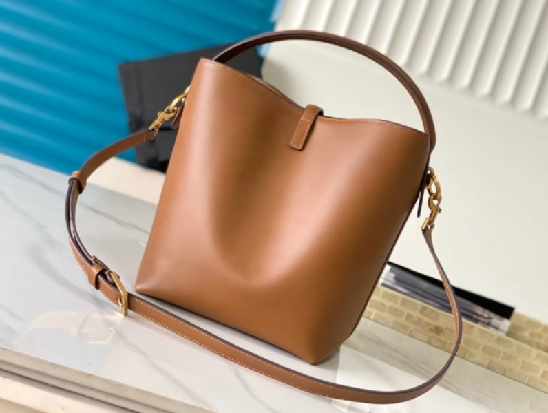 Designer bag fashionable new bucket bag classic handbag high-quality women's shoulder bag calf leather crossbody bag shopping bag 742828 5896
