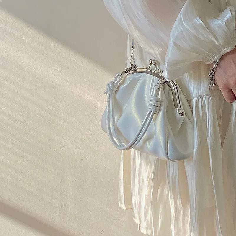 Pink White Cloud Small Handbags Ladies Daily Shopping Bags Chains Shoulder Bag Crossbody Prom Party Purses Clutch for Women 241223