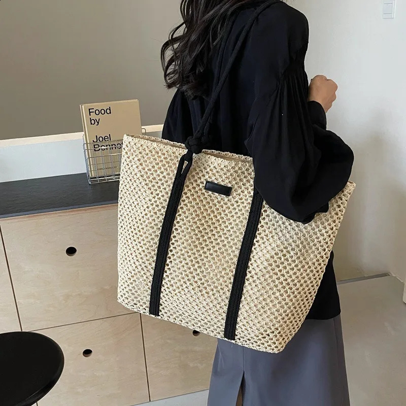 Straw Large-capacity Bag Fashionable Versatile Hollow Woven Bag Seaside Vacation Beach Bag 241228