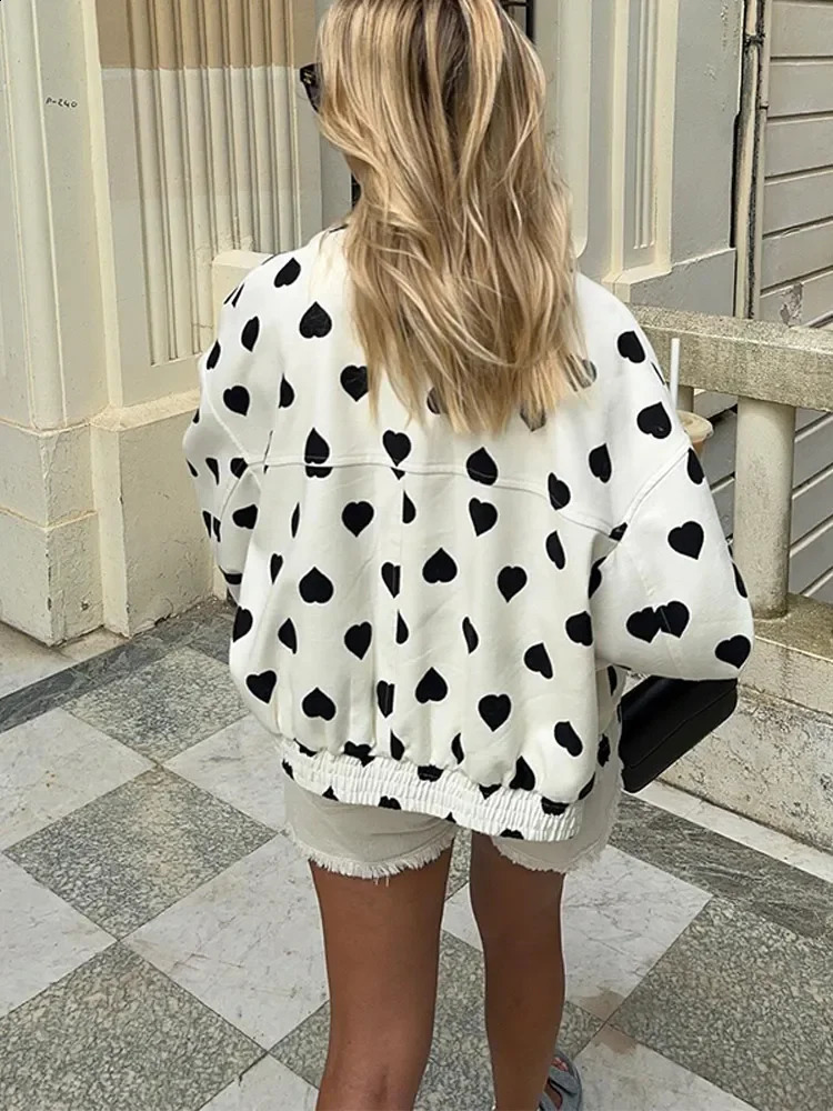 Autumn Female Commuting Streetwear Elegant Black Polka Hearts Bomber Jacket Women Fashion Long Sleeve Flips Pocket Zipper Coat 241224