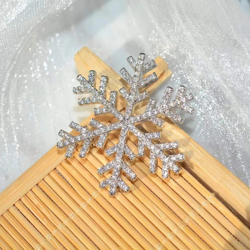 925 sterling silver AA zircon simple snowflake christmas brooches for women elegant classic wedding jewelry 241227