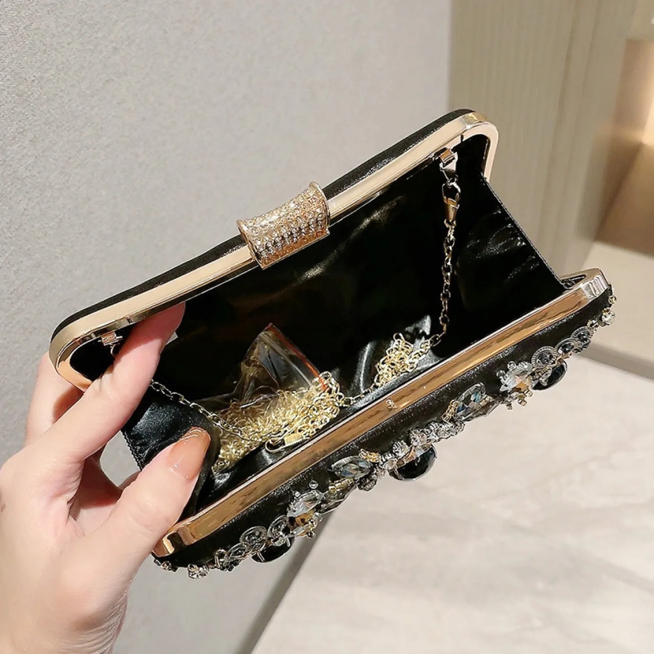 Fashion Style Handmade Beaded Embroidered Dinner Bag Calm And Elegant Charm Cosmetic Bag Evening Bag Women Crystal Ladies Bag 241227